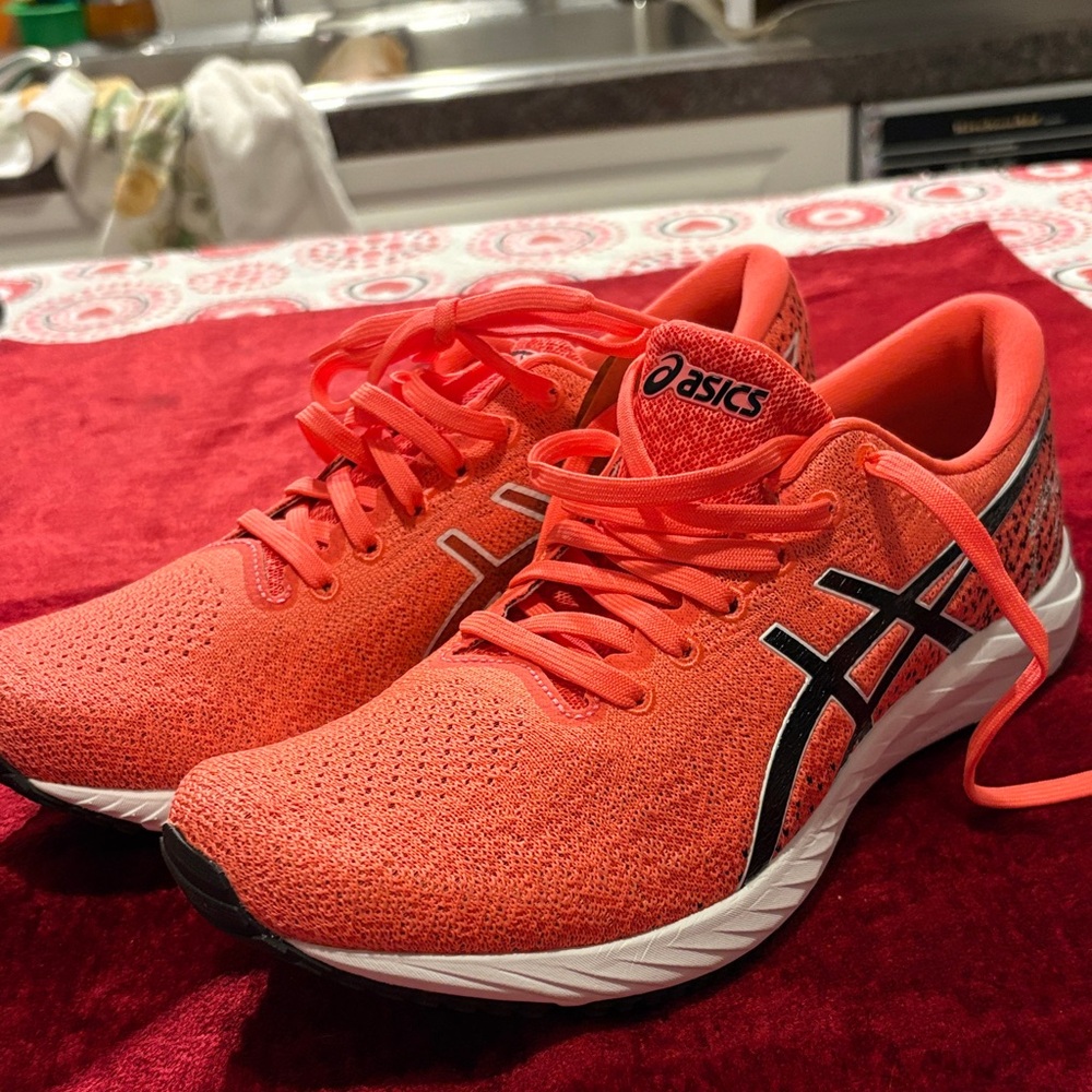 ASICS Women's  coral/Black Gel-DS trainer running shoes 9 new not worn ever